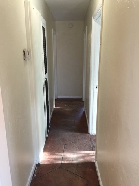 Building Photo - Large 4 -2 house in sw area ! Off Davie blvd