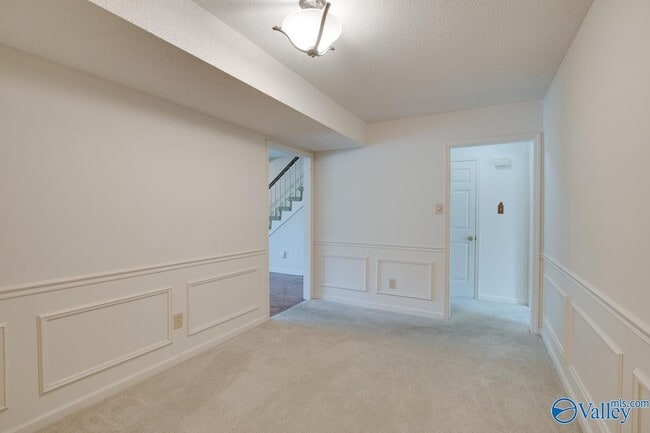 Building Photo - 1008 Heatherwood Dr SE