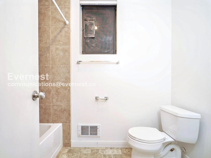 Building Photo - 6260 139th Ave NE