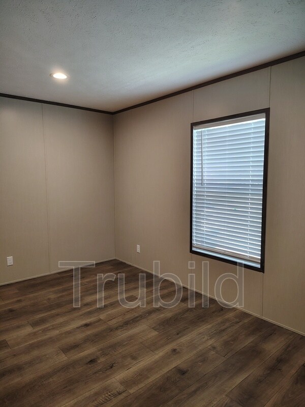 Building Photo - 8 Poole Cir