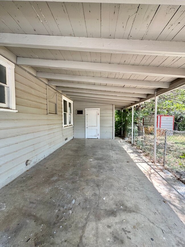 Building Photo - 201 Paint Rock Rd