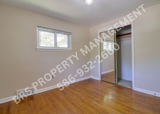 Building Photo - 2 bedroom duplex unit