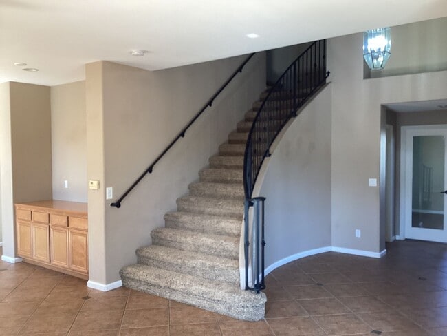 Building Photo - Beautiful Large Two Story Home is Centrall...
