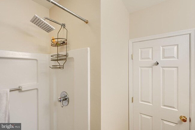 Building Photo - 542 E Clement St