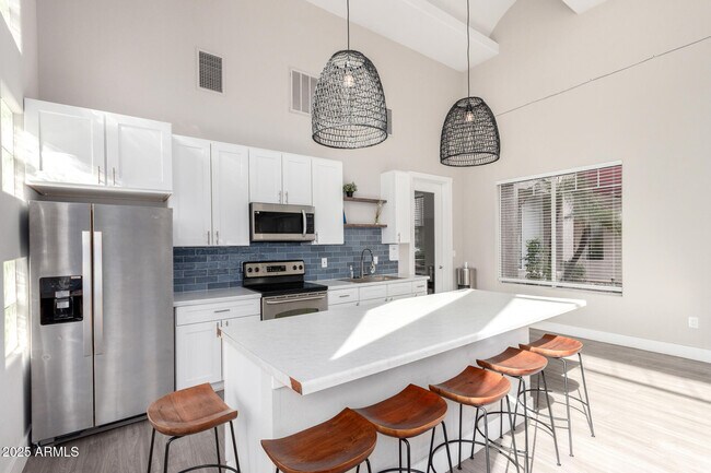 Building Photo - 17017 N 12th St