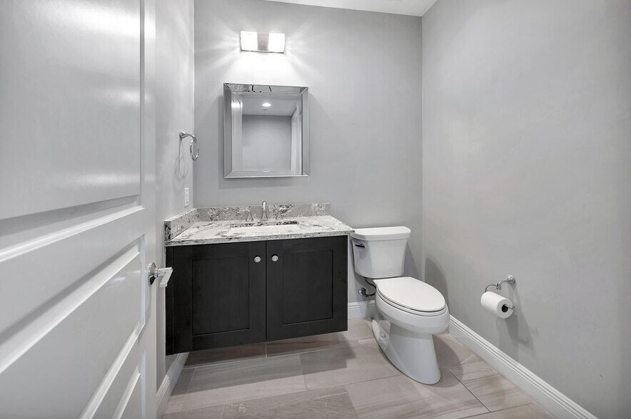 Building Photo - 16386 Viansa Wy