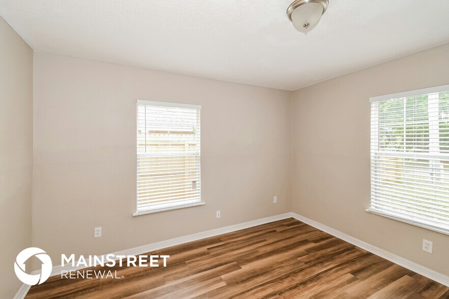 Building Photo - 523 E 55th St