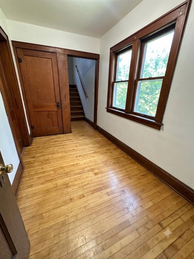 Building Photo - 3830 W Mt Vernon Ave