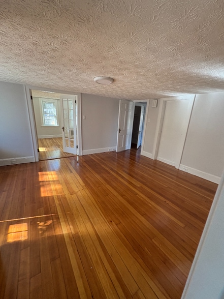 Building Photo - 891 Mammoth Rd