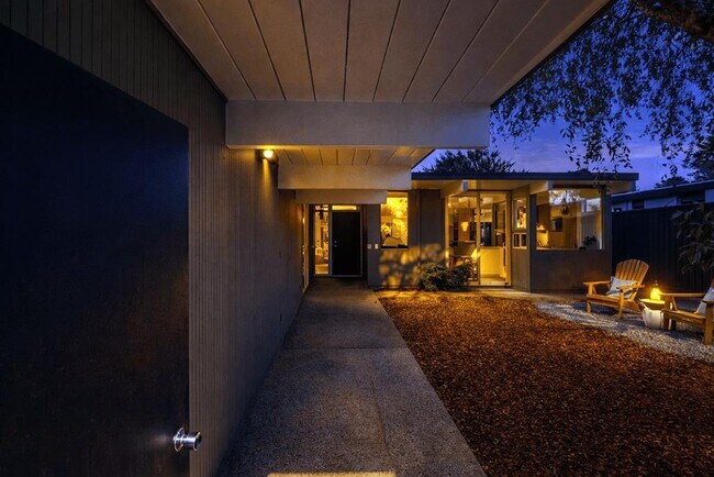 Building Photo - 729 Stendhal Ln