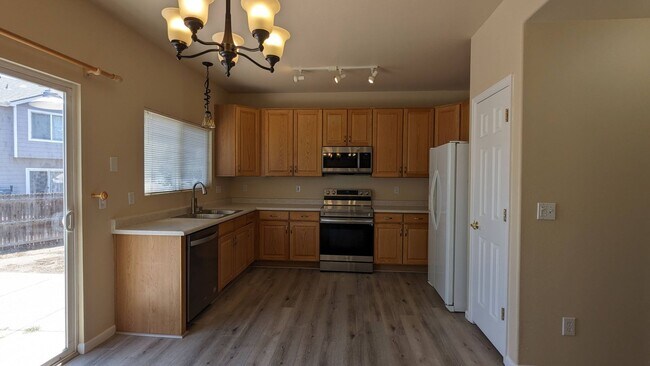 Building Photo - LOVELY TWO STORY HOME IN THE RANGE AT SPRI...