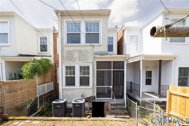 Building Photo - 2302 Maplewood Ave