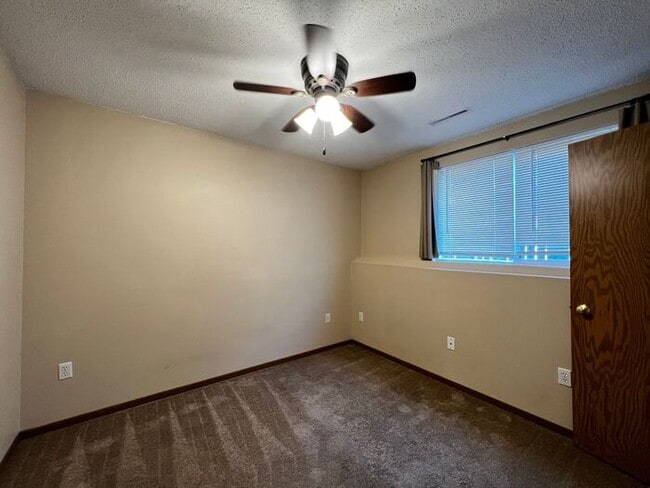 Building Photo - $1,050 | 2 Bedroom, 1 Bathroom Apartment | No Pets Allowed | Available for Immediate Move In!