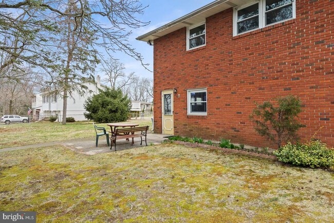 Building Photo - 816 East Dr