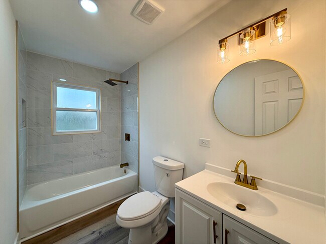 Building Photo - 14916 Langley Ave