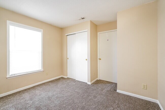 Building Photo - 2334 Bristol Dr