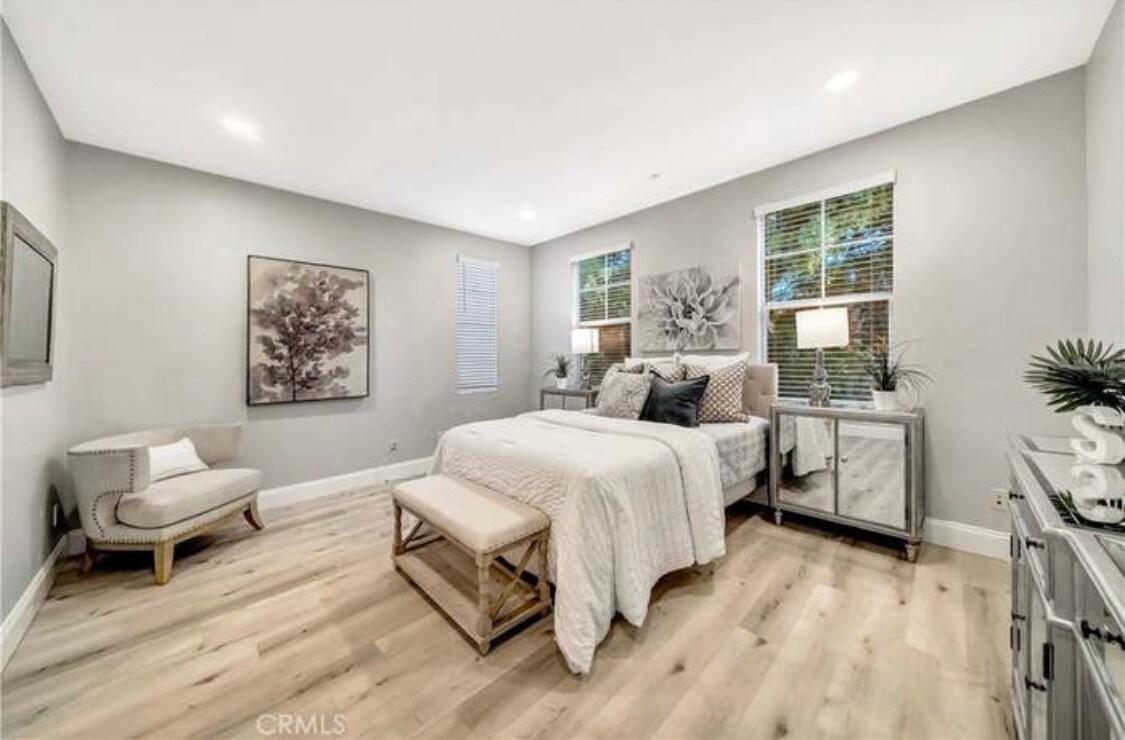 Building Photo - 16 Shelburne St