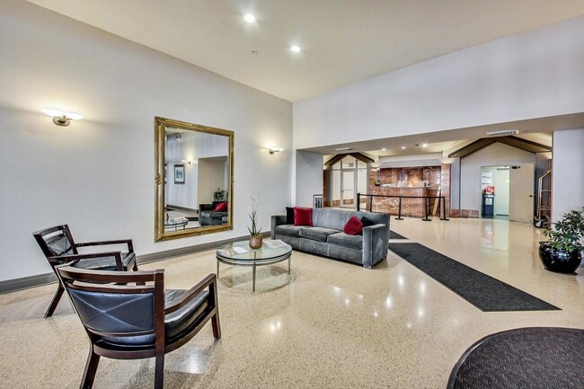 Building Photo - 1212 N La Salle Dr