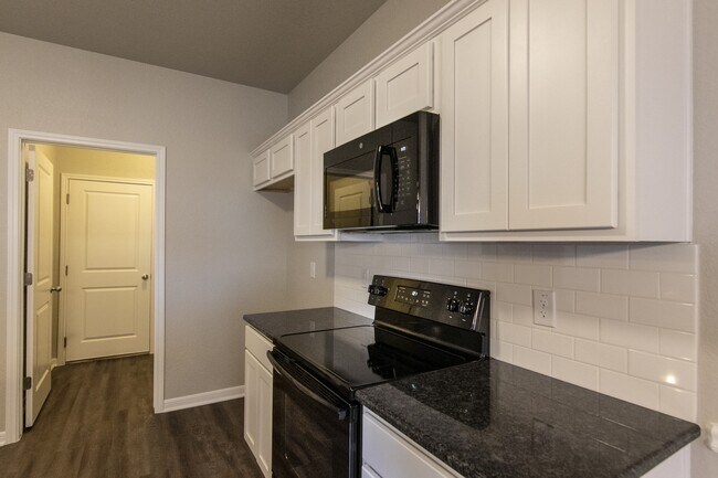 Building Photo - 7019 Tanglehead Dr