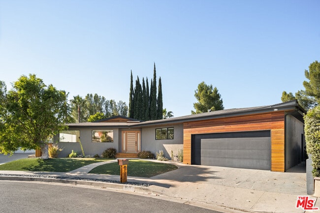 Building Photo - 8547 Shoup Ave