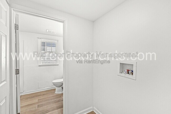 Building Photo - 1037 W 30th St