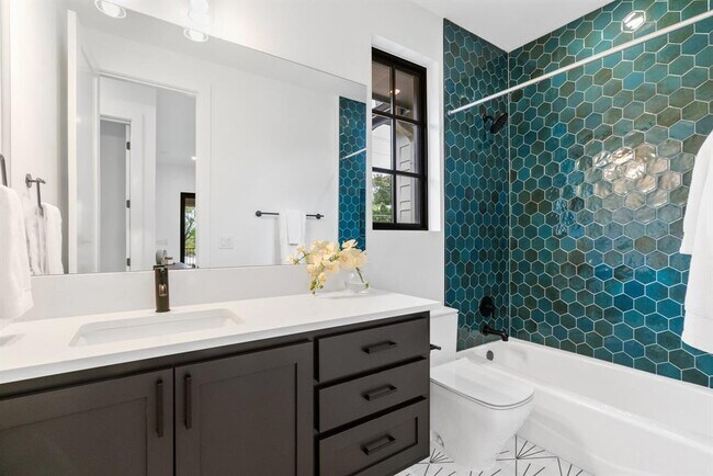 Building Photo - 603 E 47th St