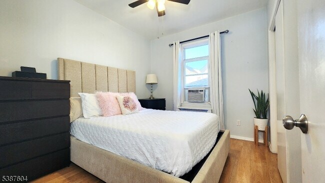 Building Photo - 11 Banta Ave