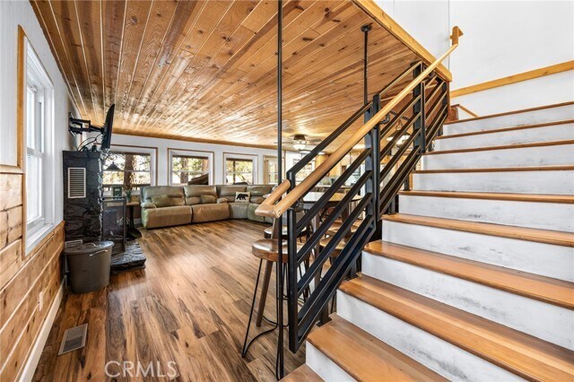 Building Photo - 547 Chipmunk Ln