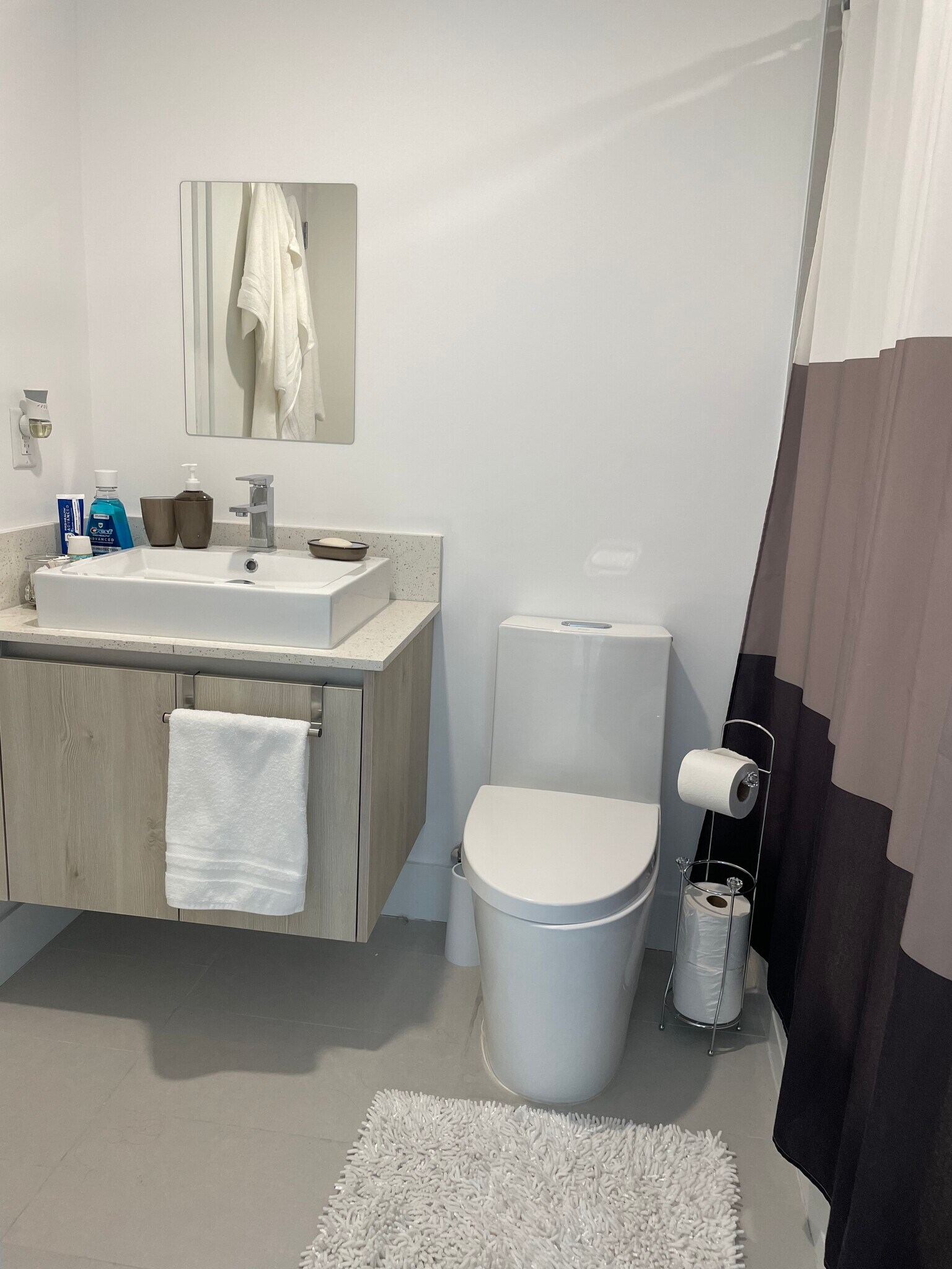 Second bathroom - 13800 Highland Dr