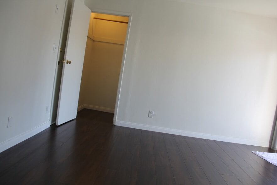 Second Closet - 2010 Pacific Ave