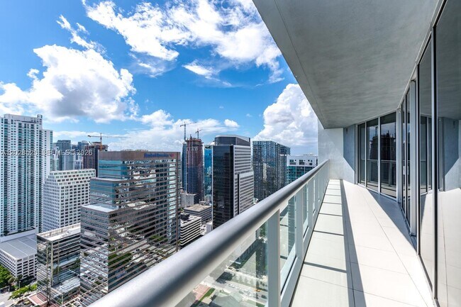 Building Photo - 495 Brickell Ave