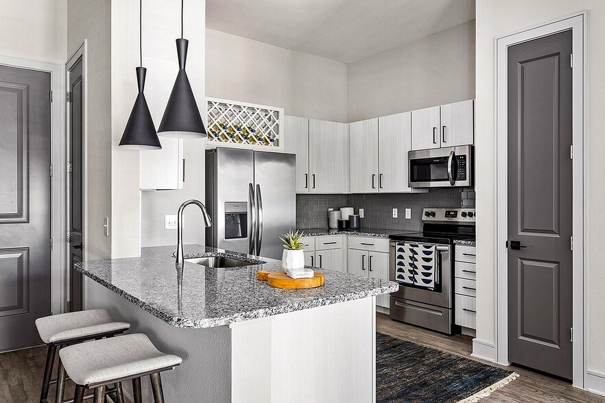 Building Photo - Linz at the Station