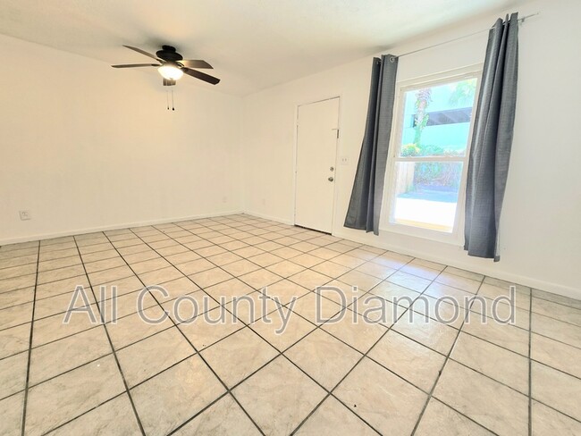 Building Photo - 636 W Caladium Cir