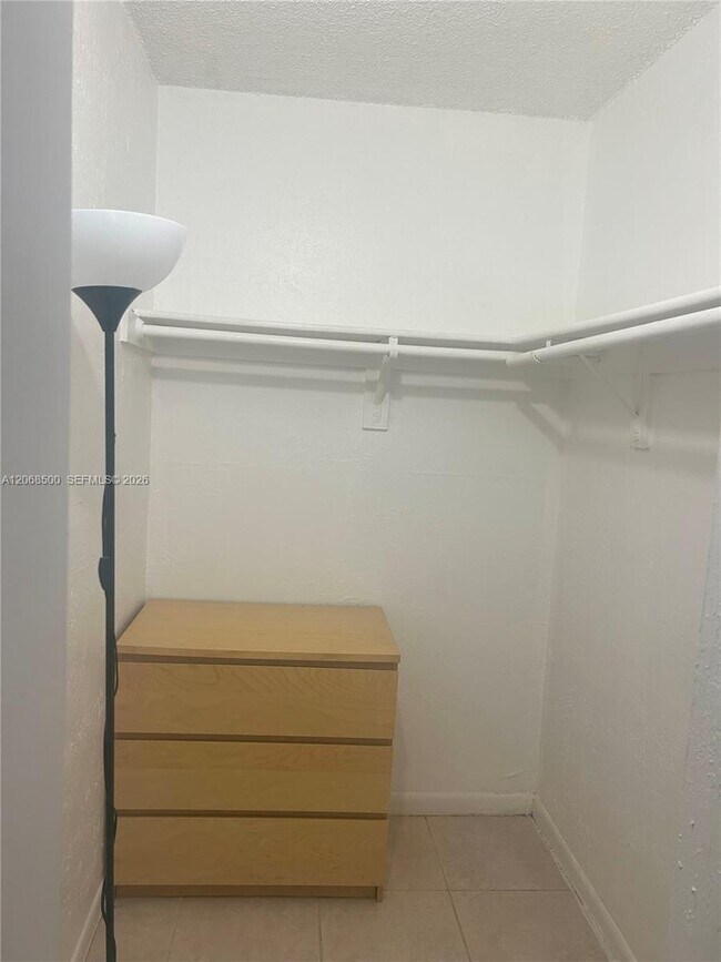 Building Photo - 6950 Miami Gardens Dr
