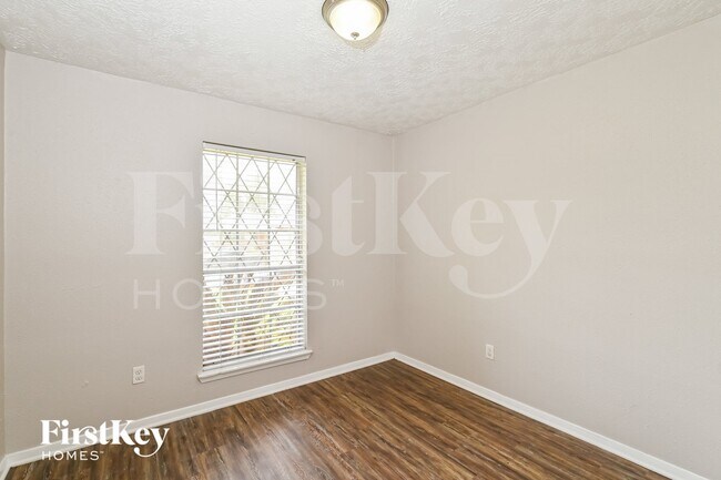 Building Photo - 15823 Baybriar Dr