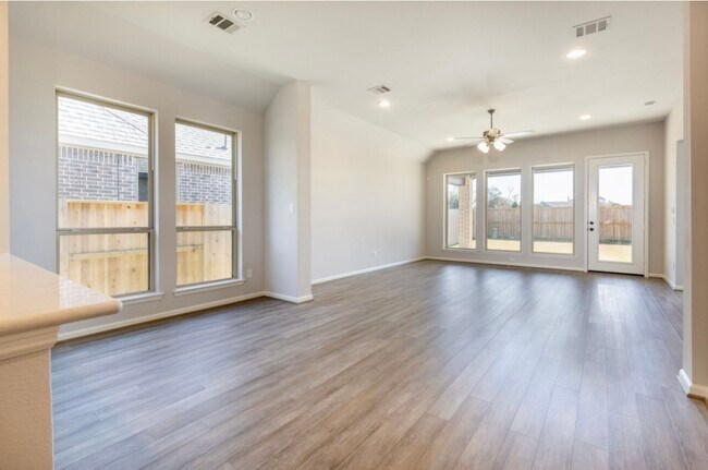 Building Photo - 5034 Morrison Dr