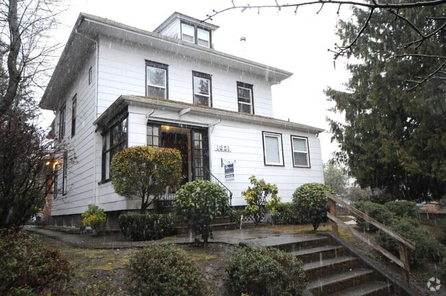 Building Photo - 1821 17th Ave E