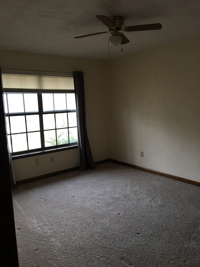 Building Photo - 2/2/ Walking Distance To Capital Regional ...