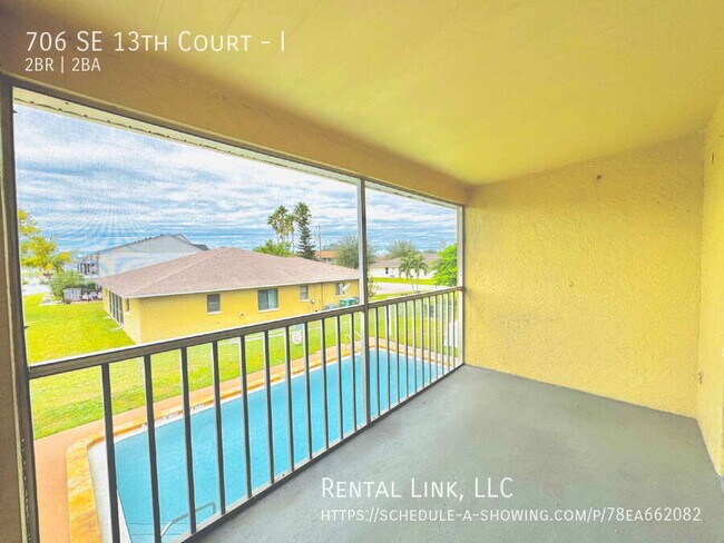 Building Photo - 706 SE 13th Ct