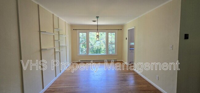 Building Photo - 7297 Moss Ln