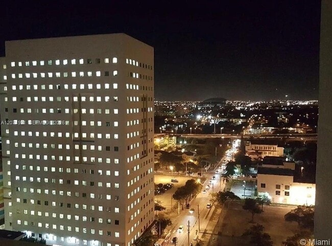 Building Photo - 850 N Miami Ave