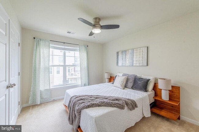 Building Photo - 43376 Town Gate Square