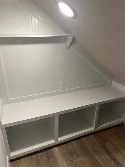 Building Photo - 3316 Vine Ter Trce