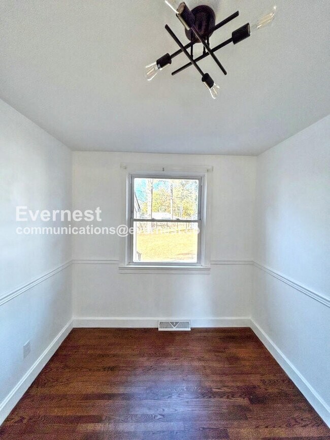 Building Photo - 8282 Wonderland Ln