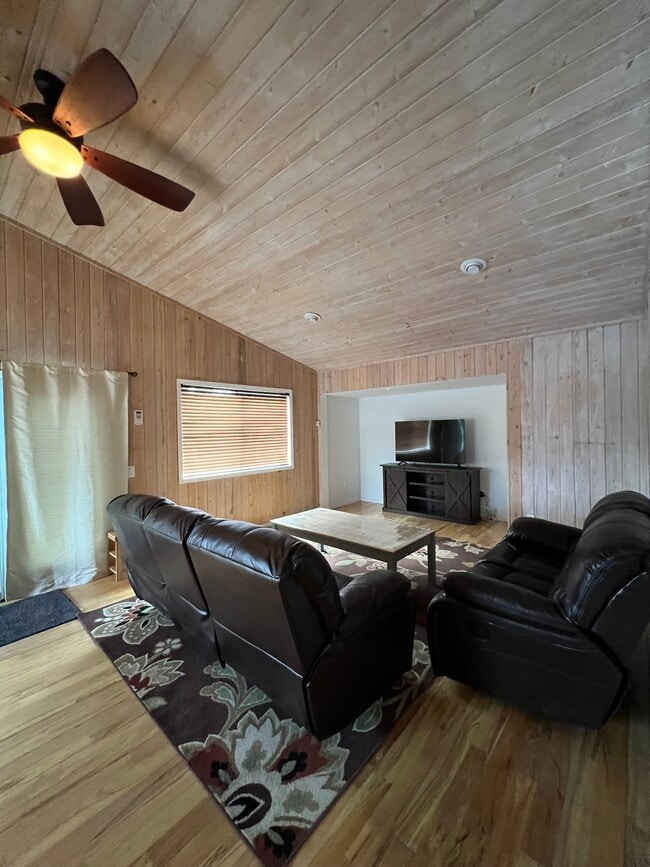 Building Photo - 151 Toftum Ln