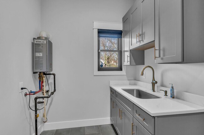 Building Photo - 2312 Buchanan St