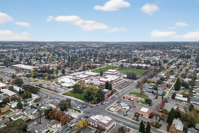 Building Photo - 8973 El Mirador Dr