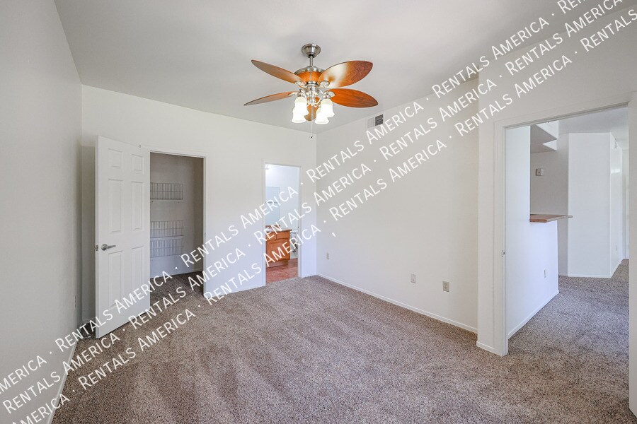 Building Photo - 3830 E Lakewood Pkwy E