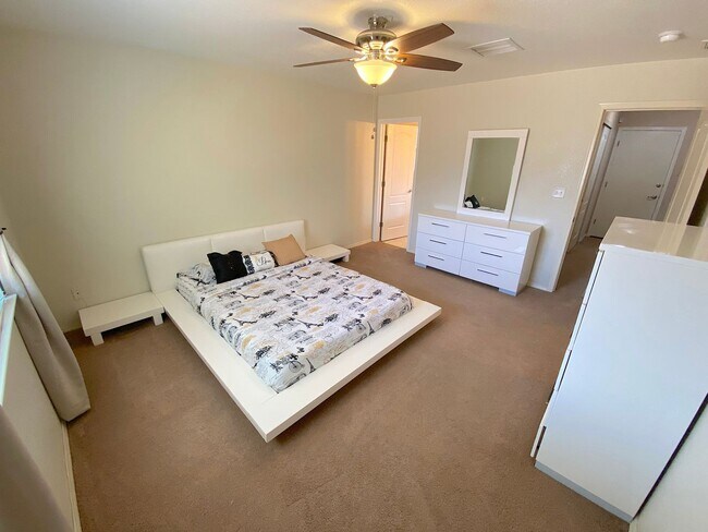 Building Photo - Northeast El Paso 4Bed w/Refrig A/C