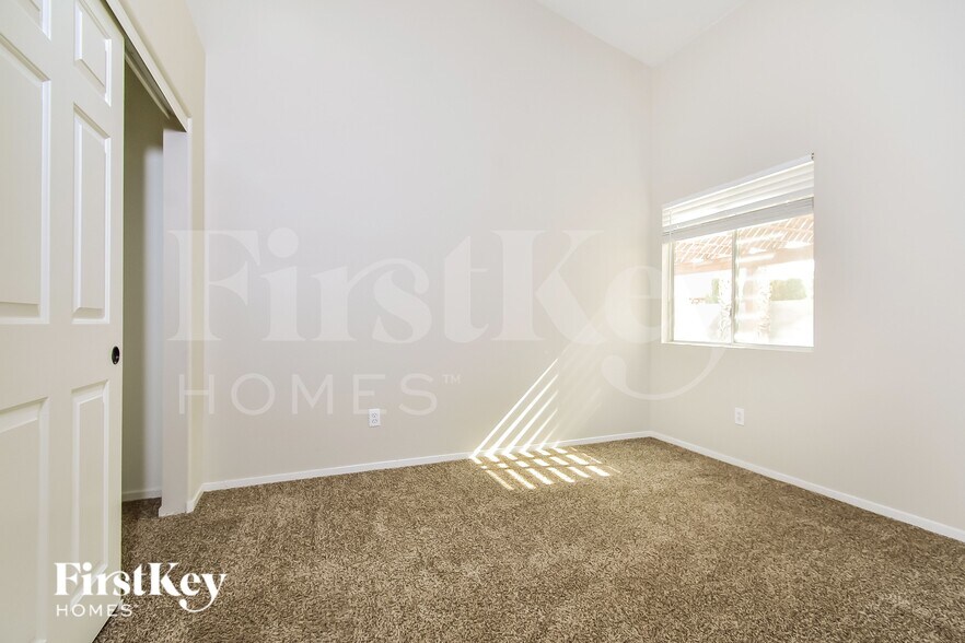 Building Photo - 3909 Linniki St